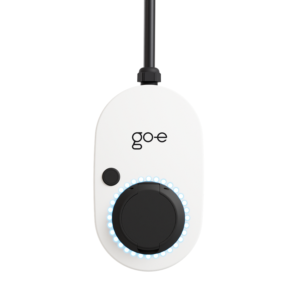 go-e Charger Gemini Wallbox für die Wand mit Typ-2-Steckdose, Frontansicht
