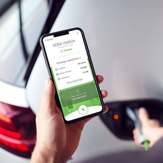 KEBA eMobility App auf dem Smartphone beim Laden eines Elektroautos